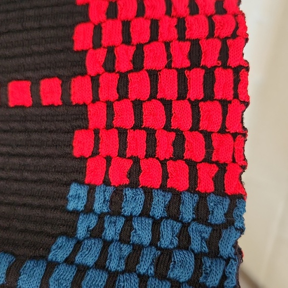 BCBGMAXAZRIA Laure Geometric Knit Jacquard Peplum Top - Picture 17 of 17